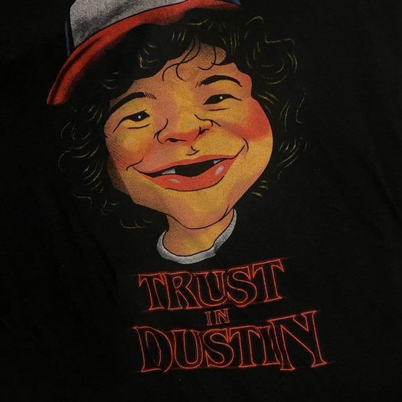 Stranger Things season 1 Dustin T-shirt - Picture 2 of 2